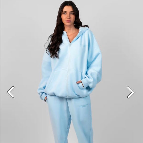 Comfrt Tops - Comfrt Pastel Zip Hoodie NWOT